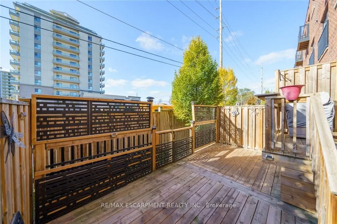 70 Plains Road W, #25