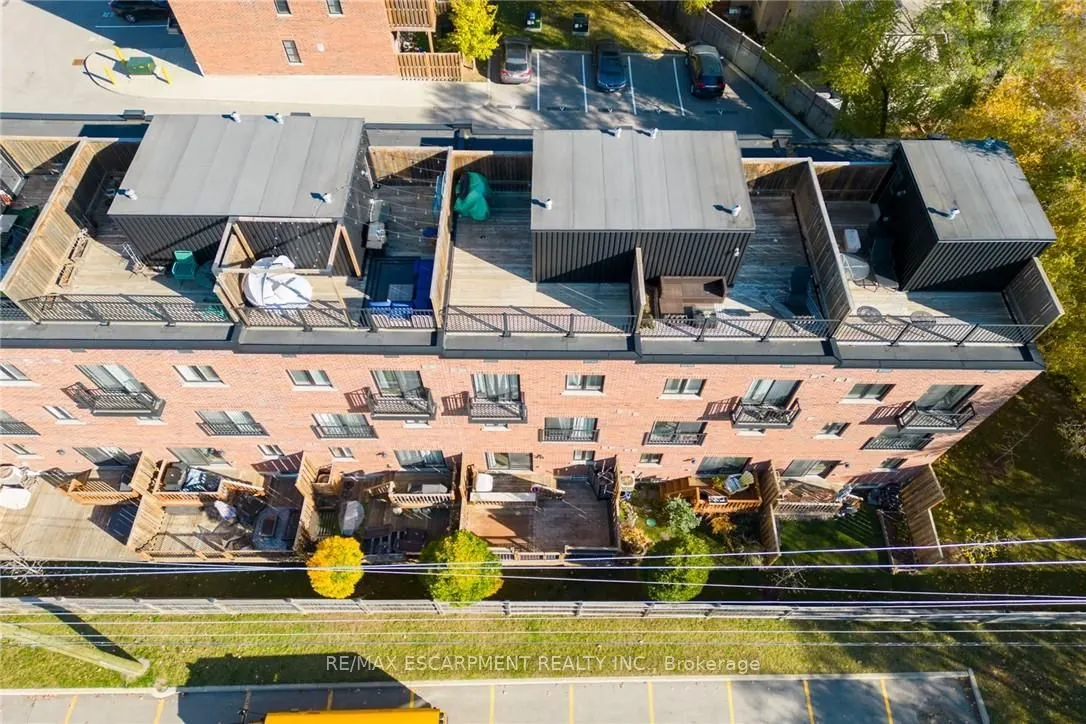70 Plains Road W, #25