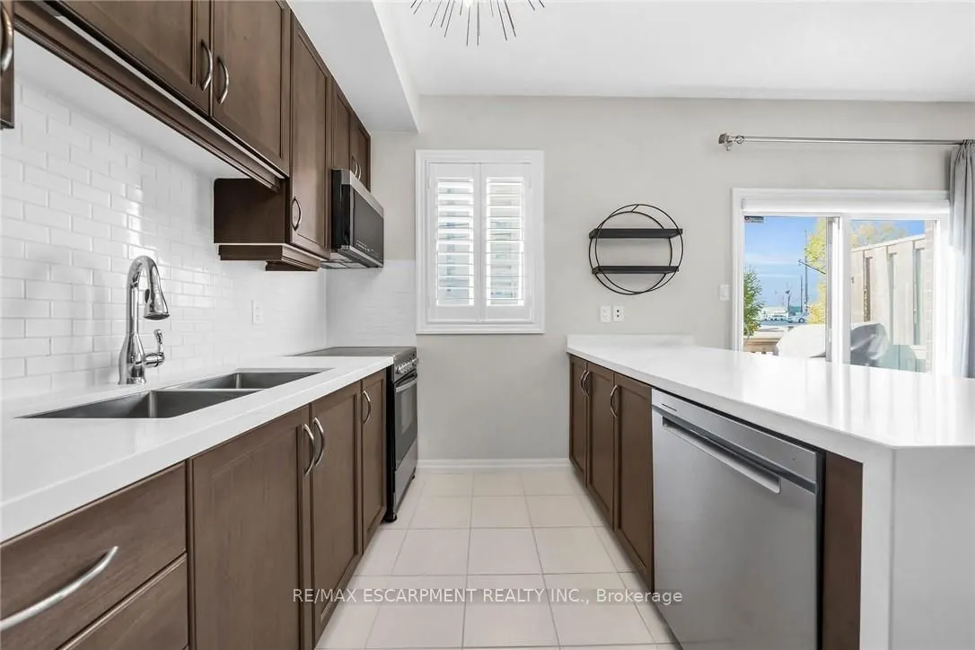 70 Plains Road W, #25