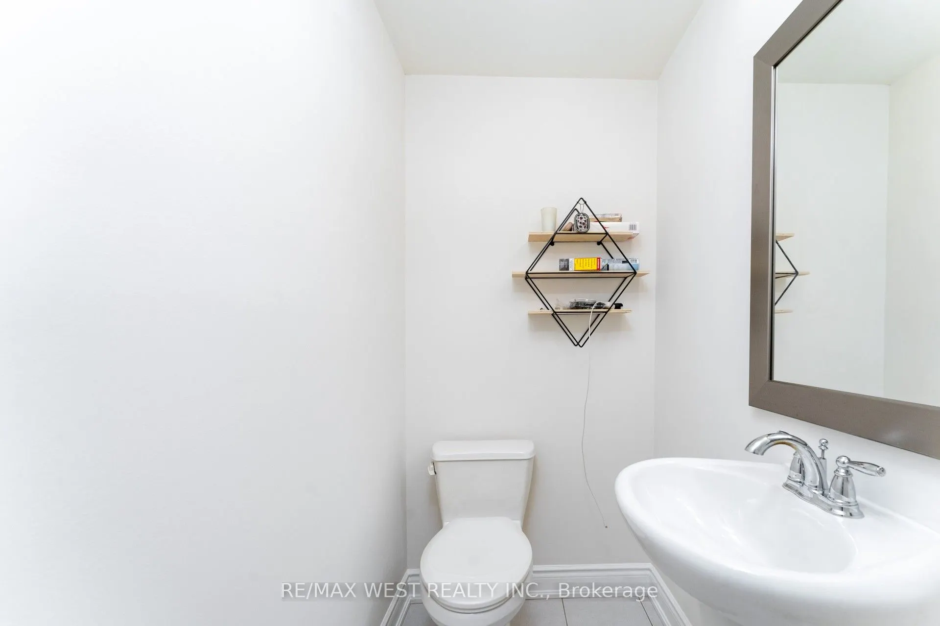 2172 Trafalgar Road, #19