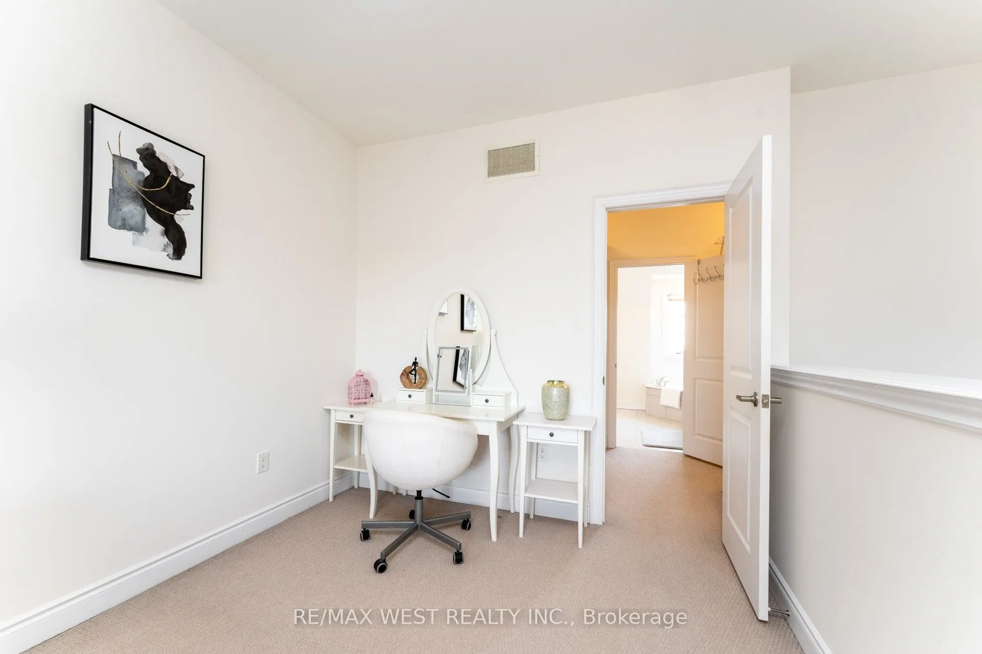 2172 Trafalgar Road, #19
