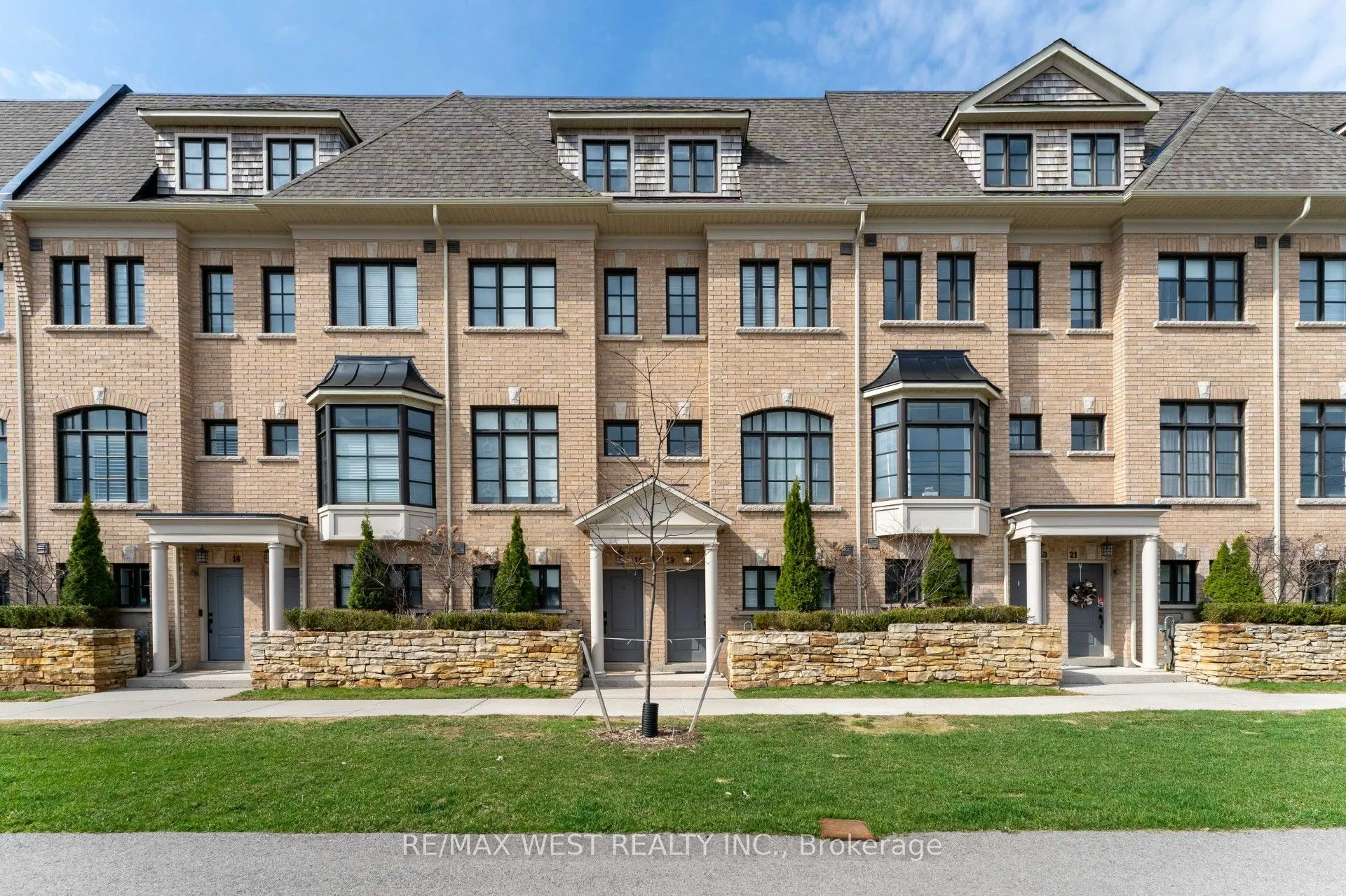 2172 Trafalgar Road, #19