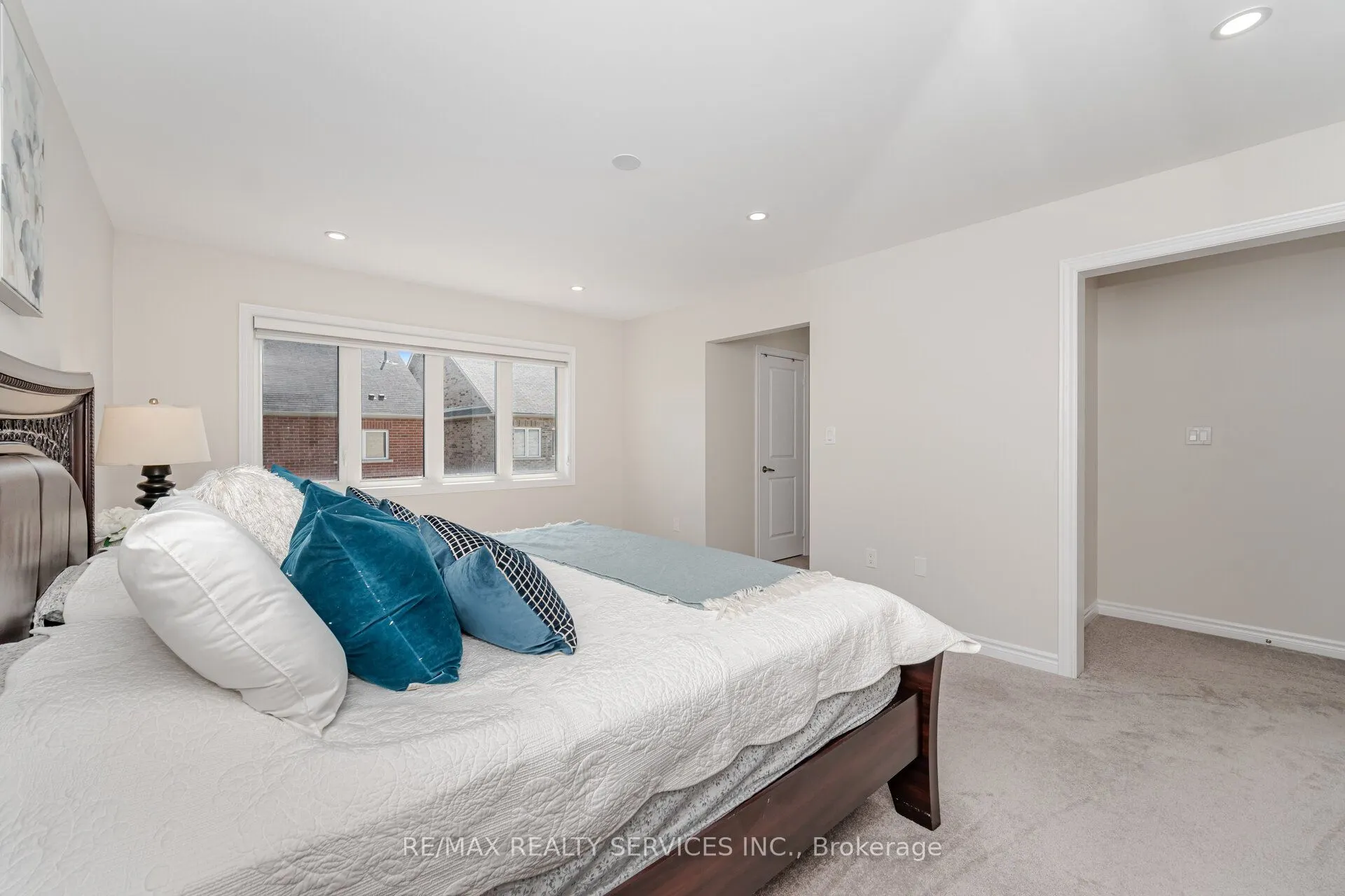 14 Dotchson Avenue