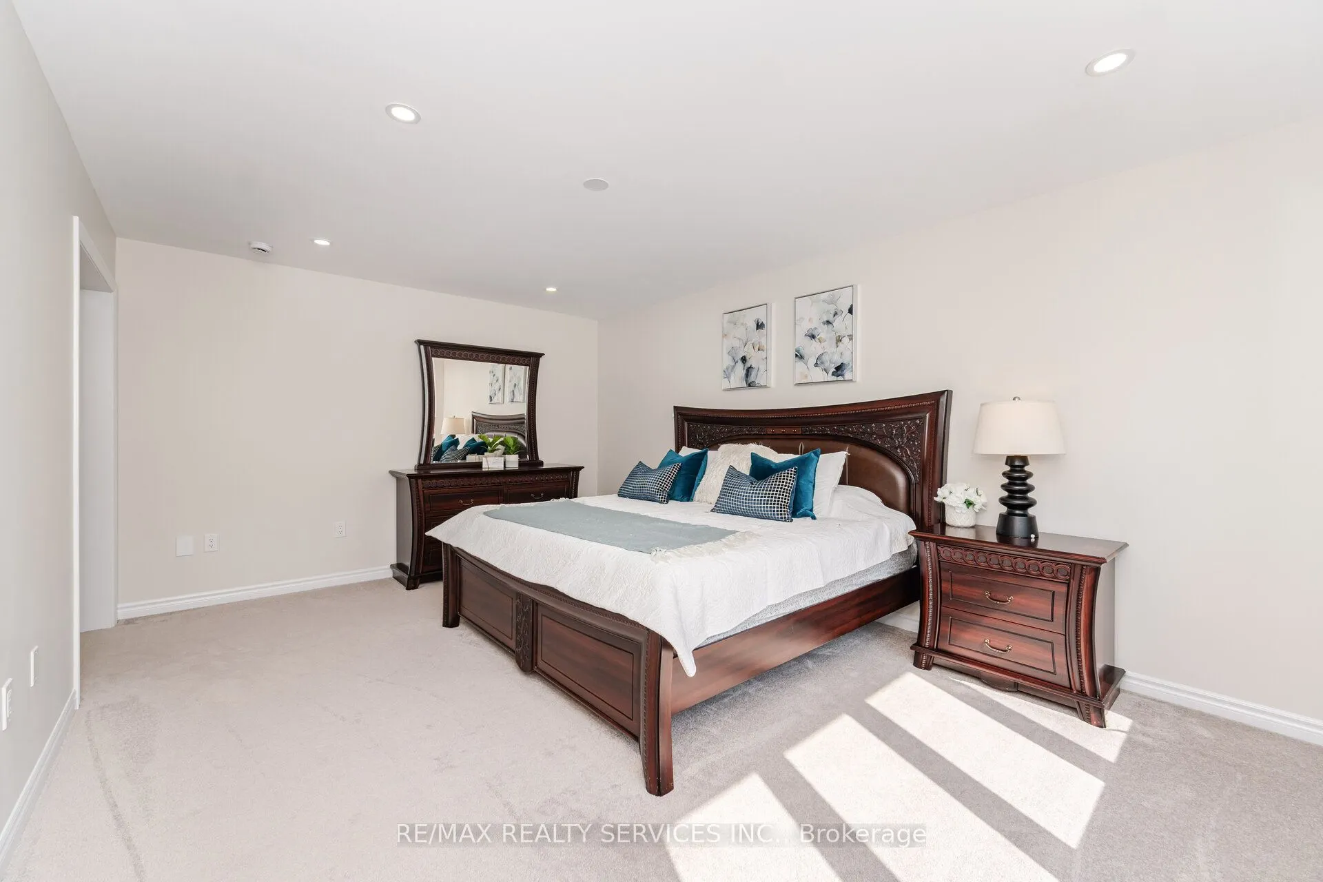 14 Dotchson Avenue
