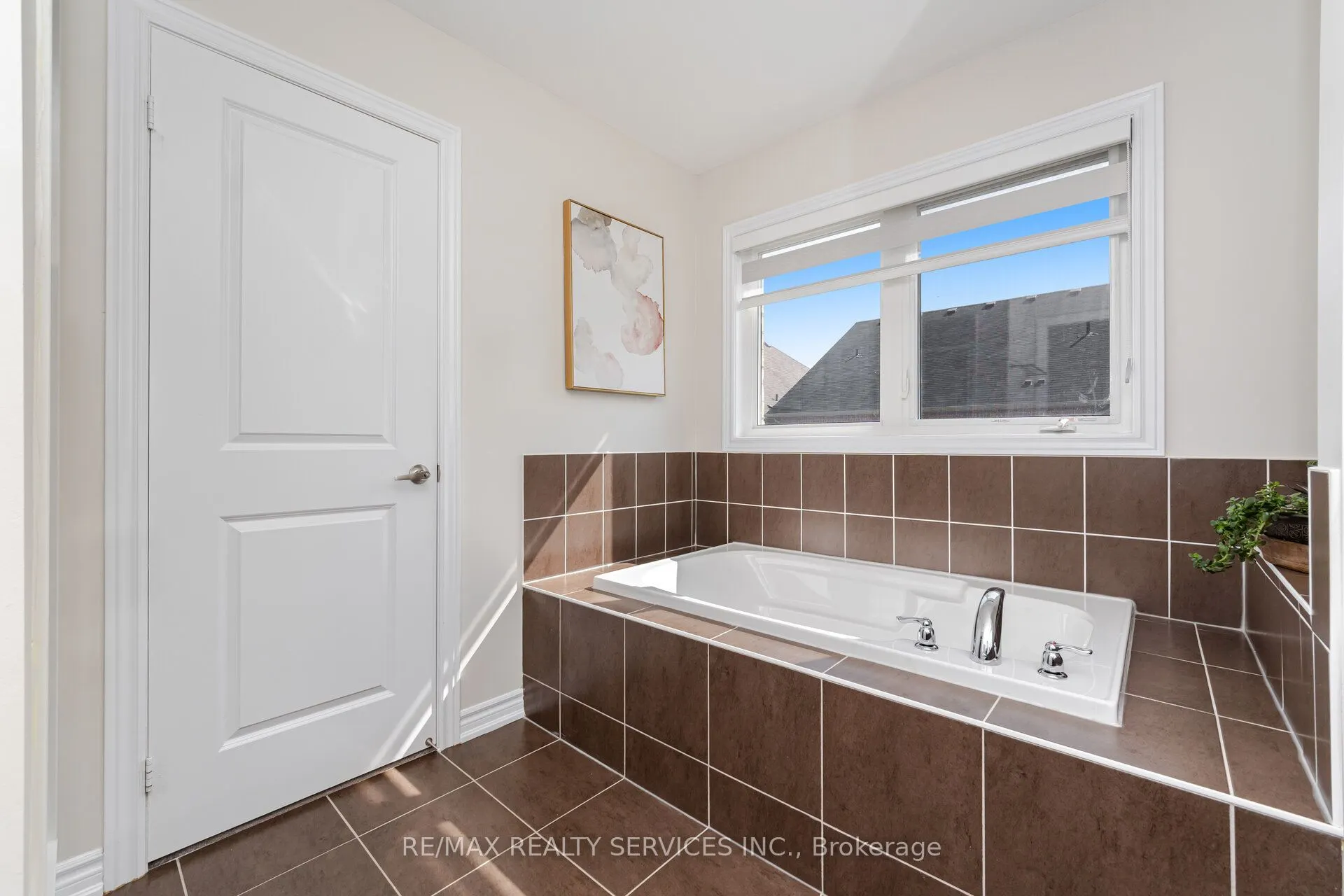 14 Dotchson Avenue