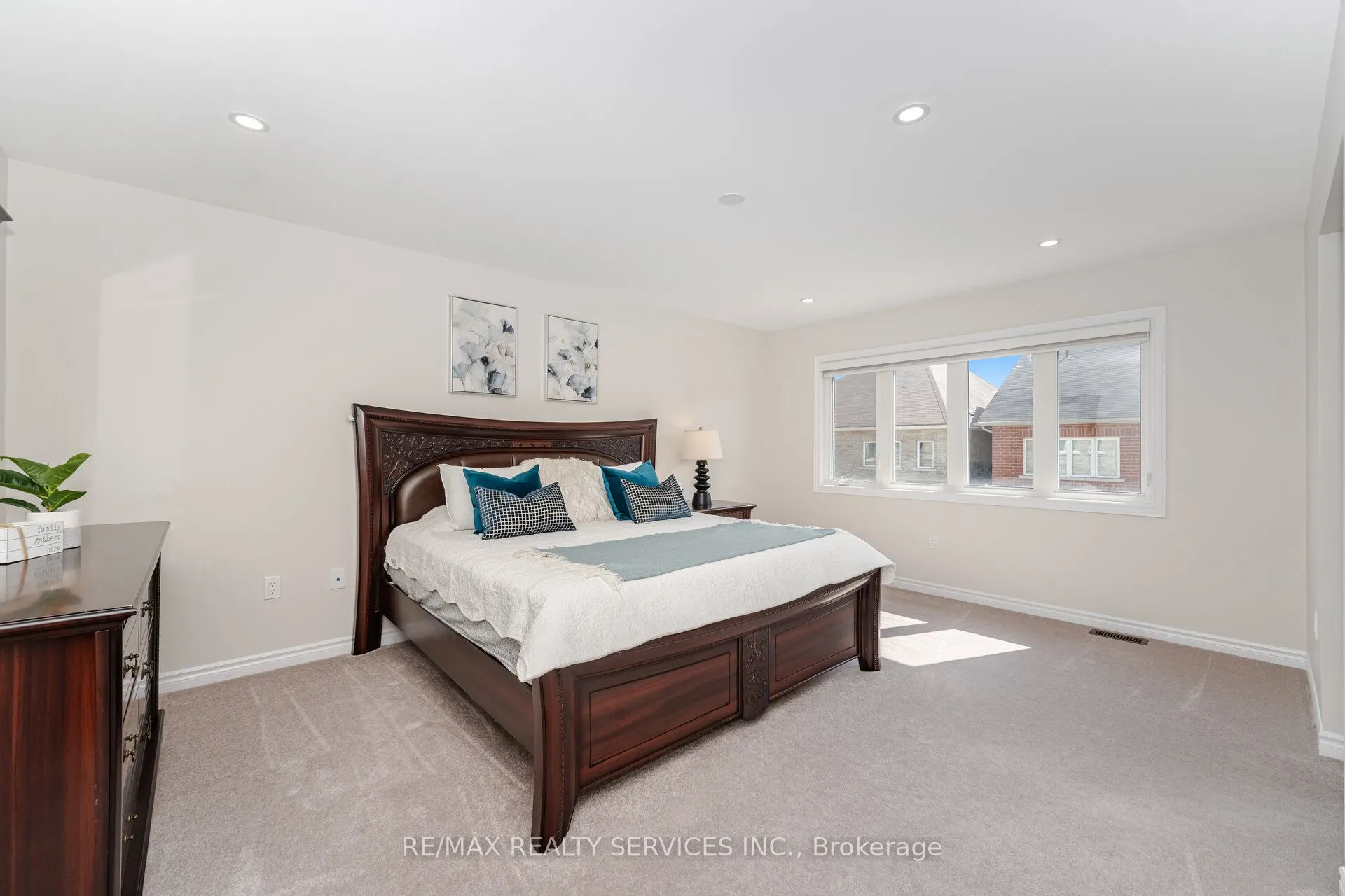 14 Dotchson Avenue