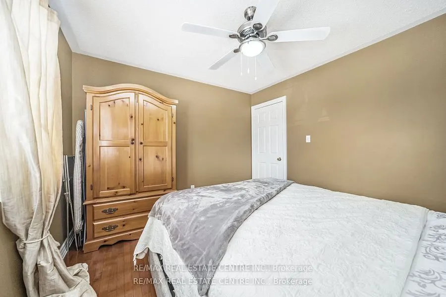 19 Hollowgrove Boulevard