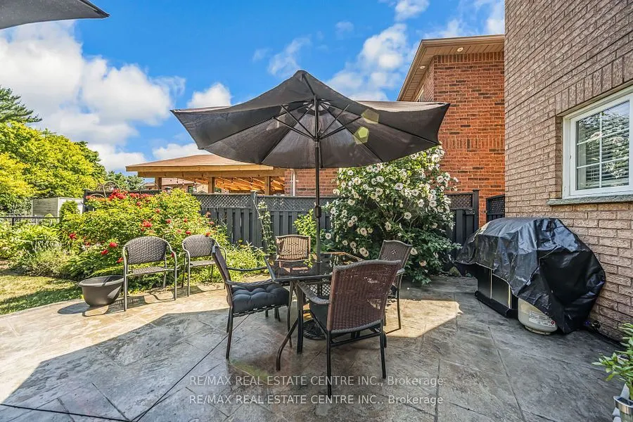 19 Hollowgrove Boulevard