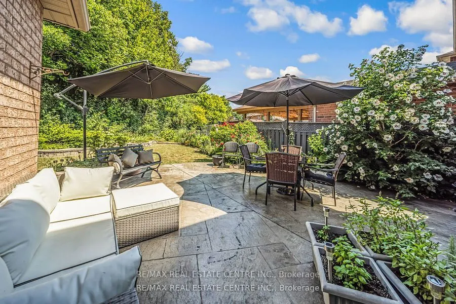 19 Hollowgrove Boulevard