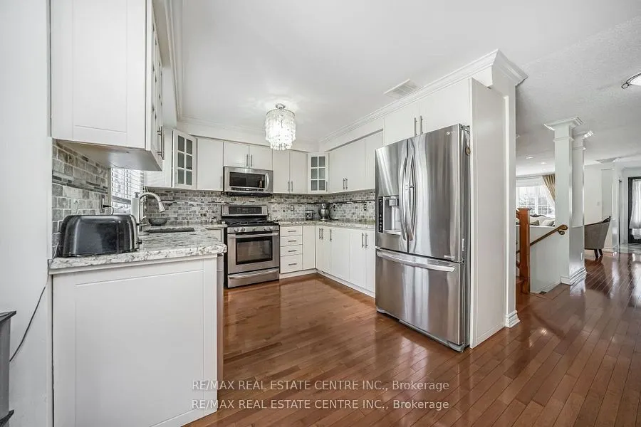 19 Hollowgrove Boulevard