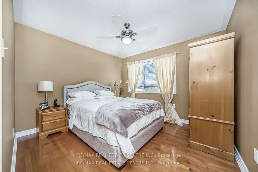 19 Hollowgrove Boulevard