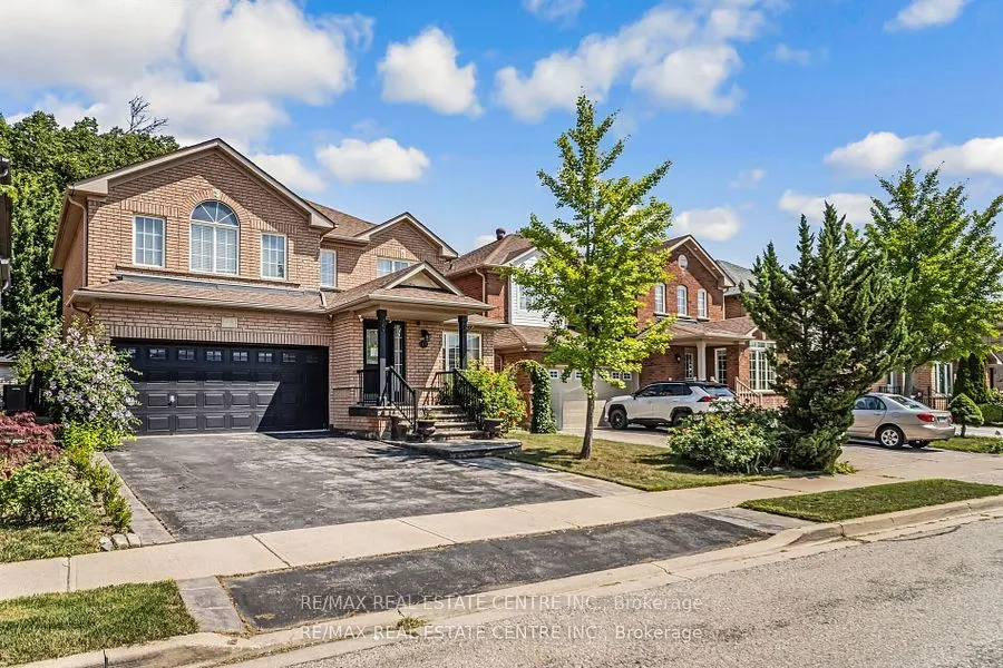 19 Hollowgrove Boulevard