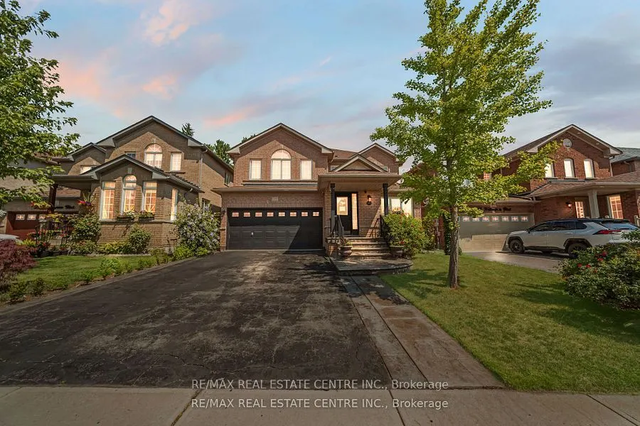 19 Hollowgrove Boulevard