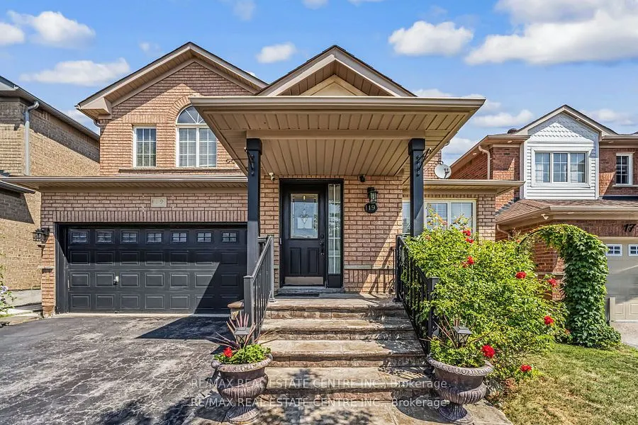 19 Hollowgrove Boulevard