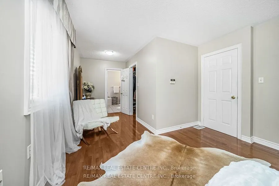 19 Hollowgrove Boulevard