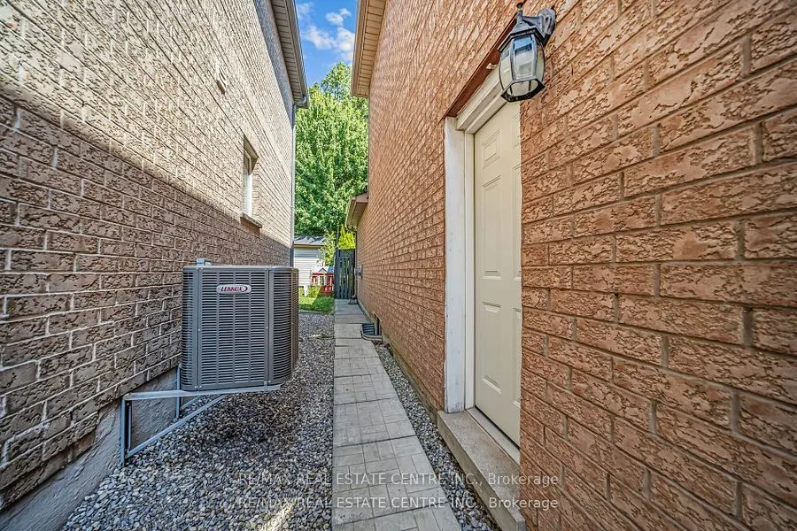 19 Hollowgrove Boulevard