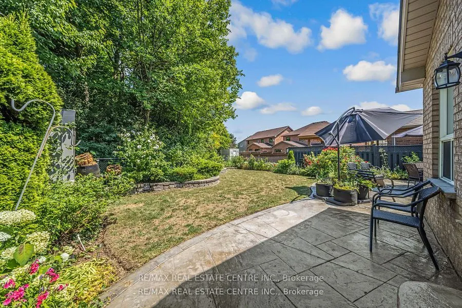 19 Hollowgrove Boulevard