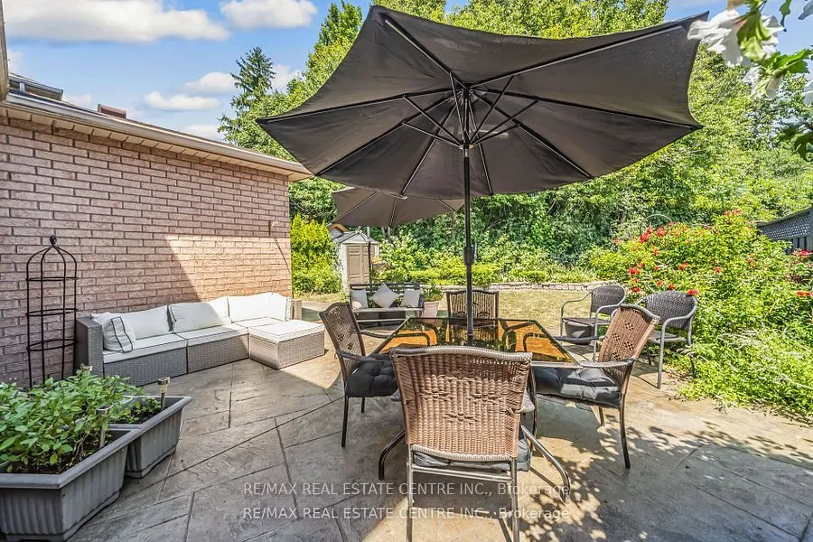 19 Hollowgrove Boulevard