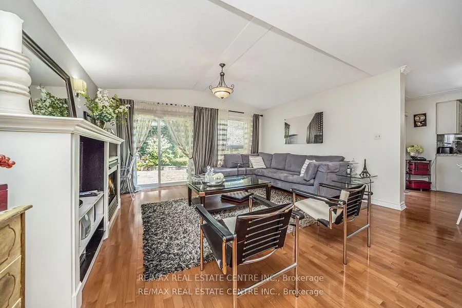 19 Hollowgrove Boulevard