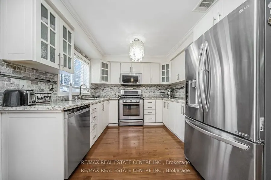 19 Hollowgrove Boulevard