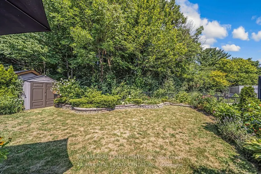 19 Hollowgrove Boulevard