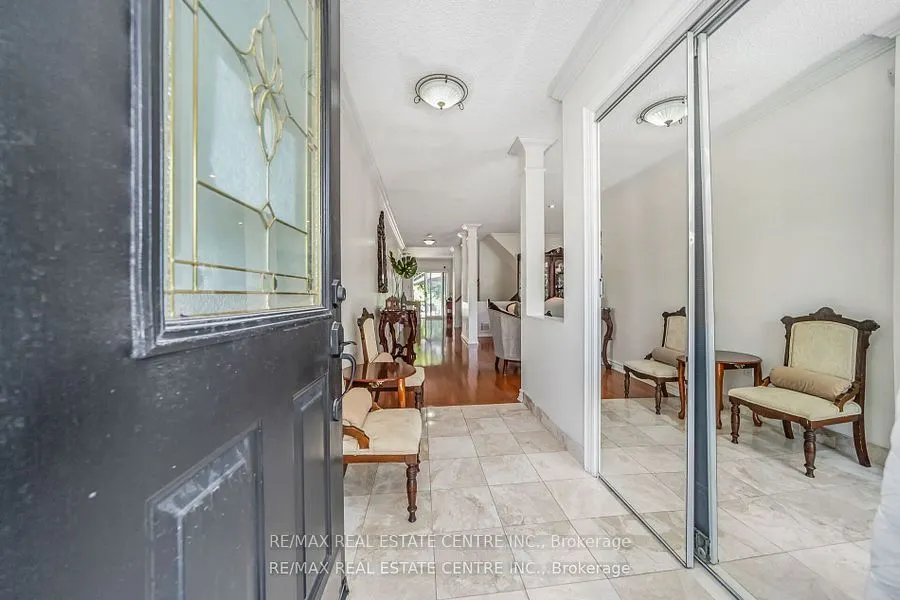 19 Hollowgrove Boulevard