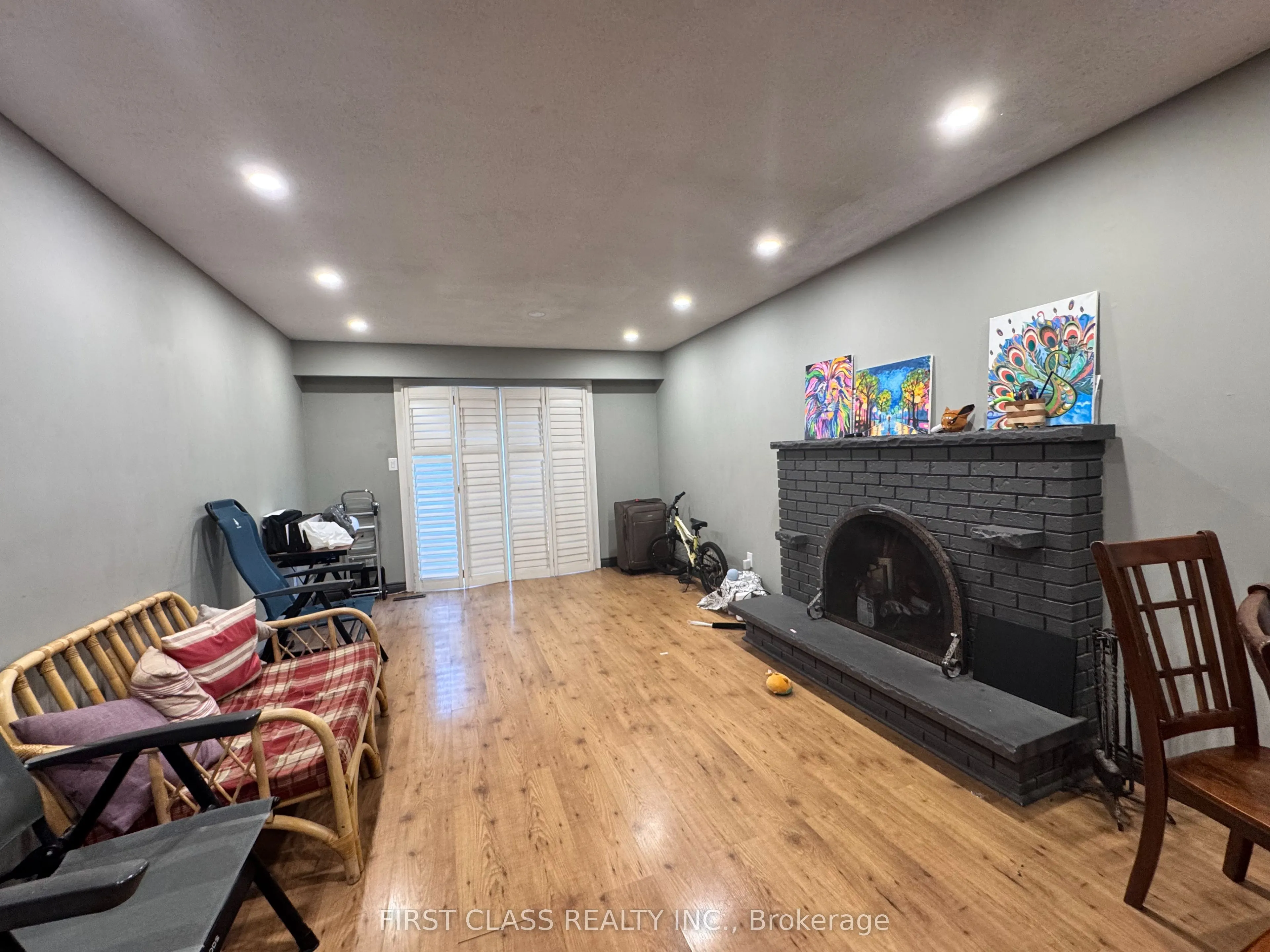 2571 Palisander Avenue, #Main