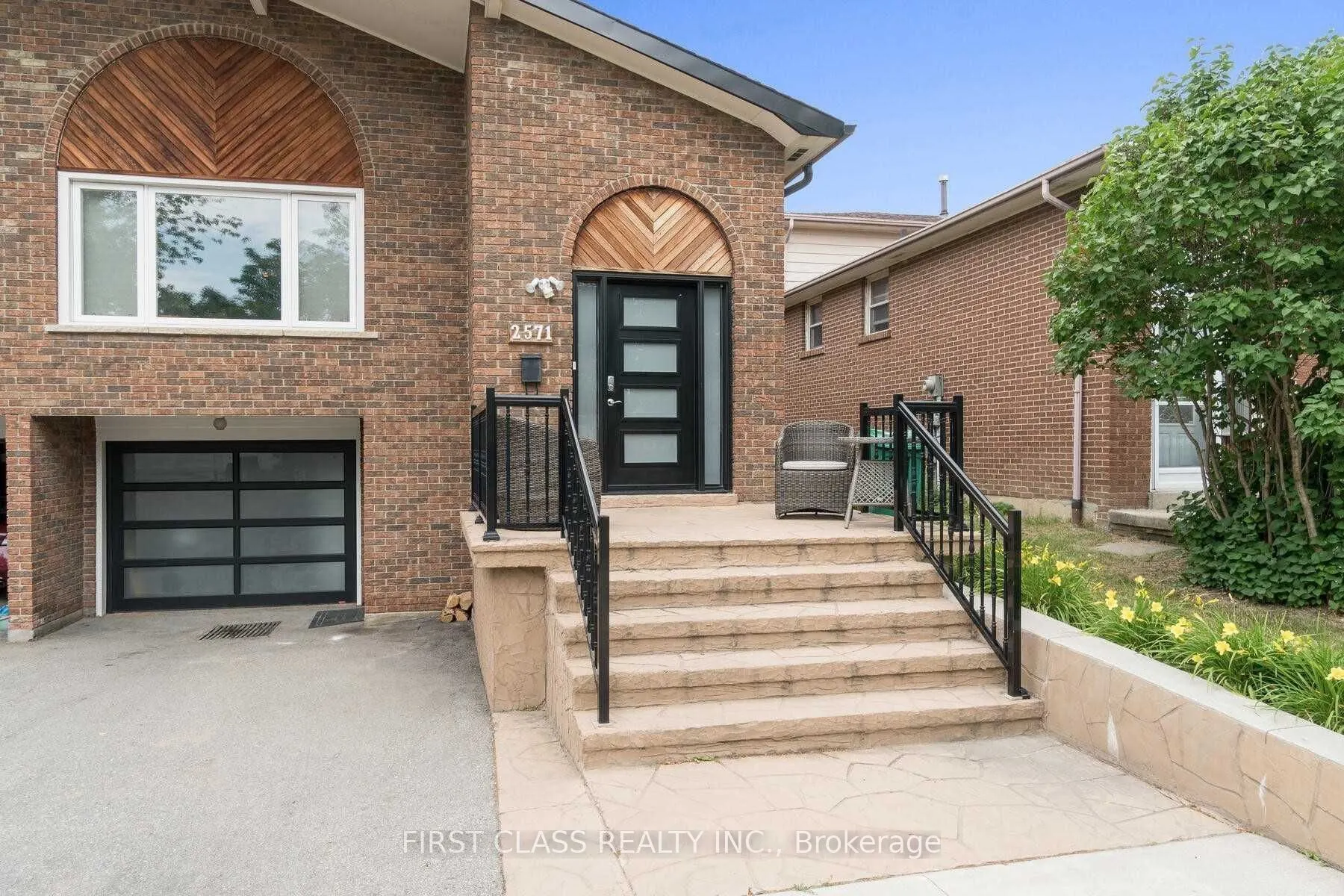 2571 Palisander Avenue, #Main