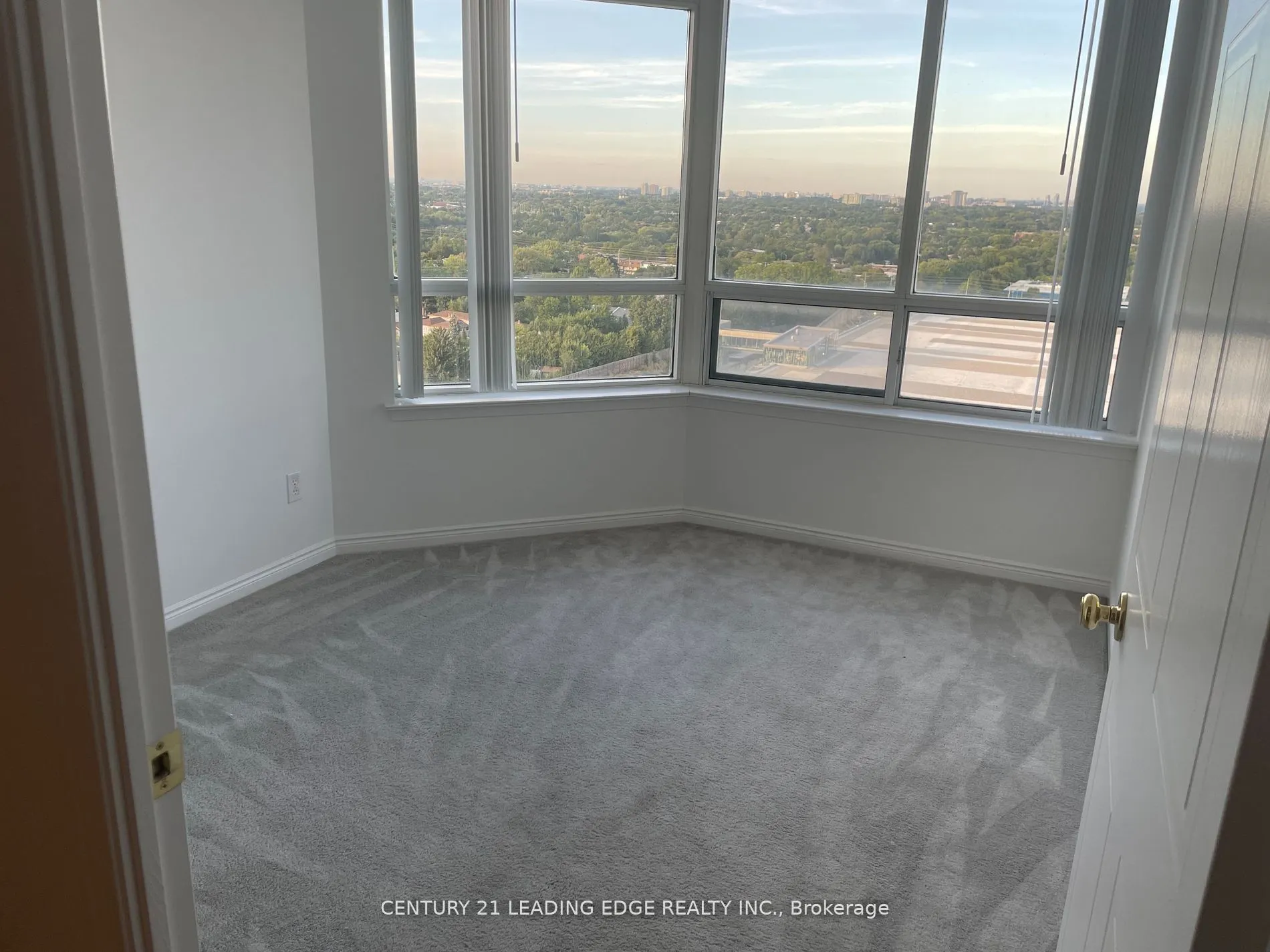 135 Hillcrest Avenue, #1901
