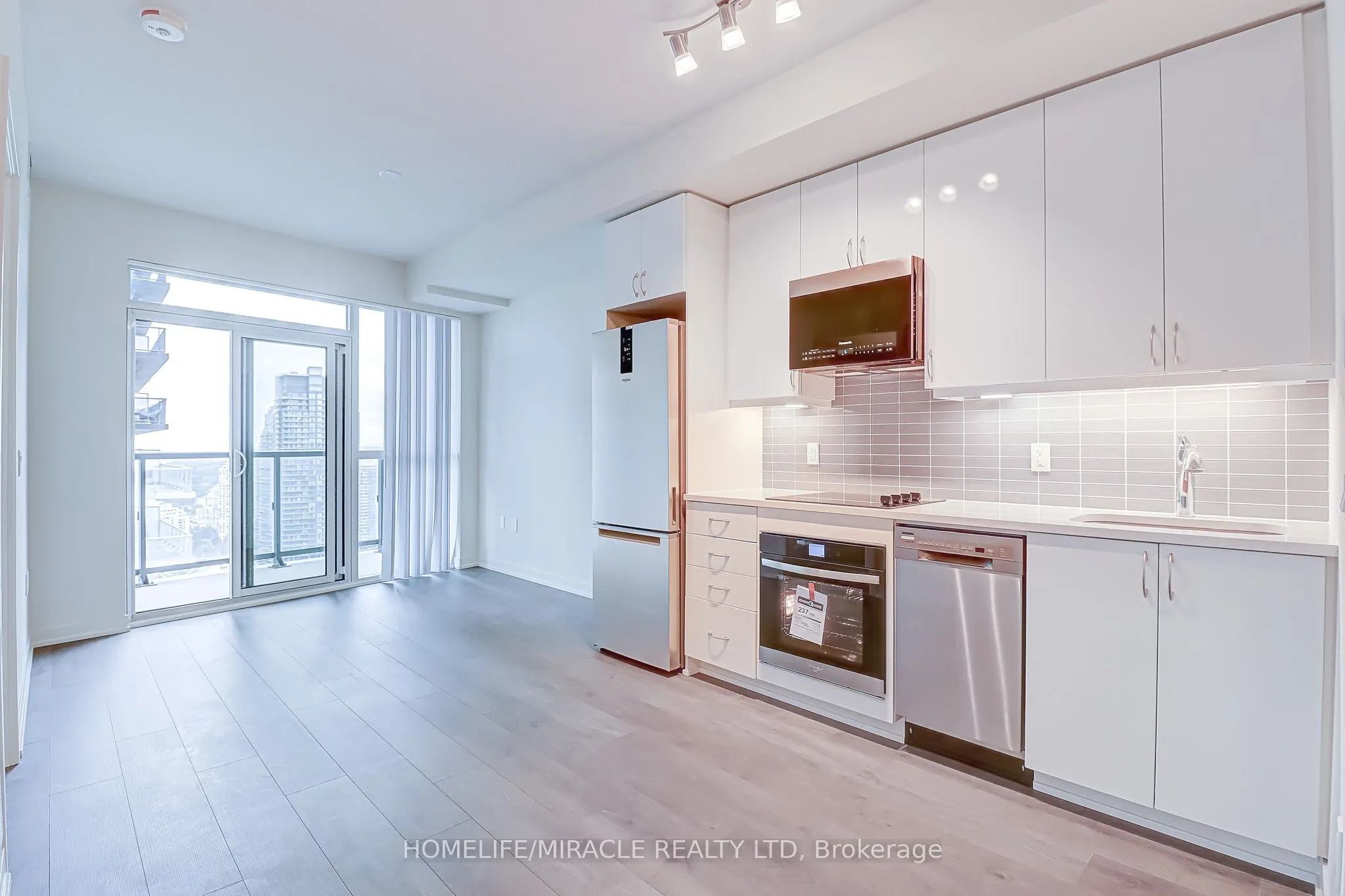 38 Annie Craig Drive, #3506