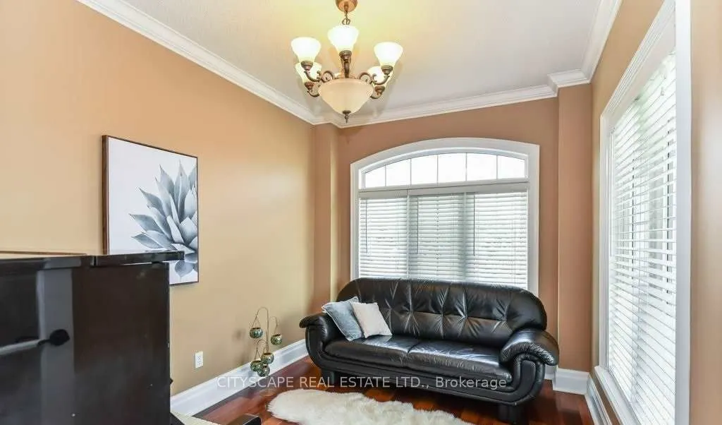 1048 Zimmerman Crescent