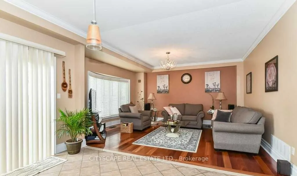 1048 Zimmerman Crescent