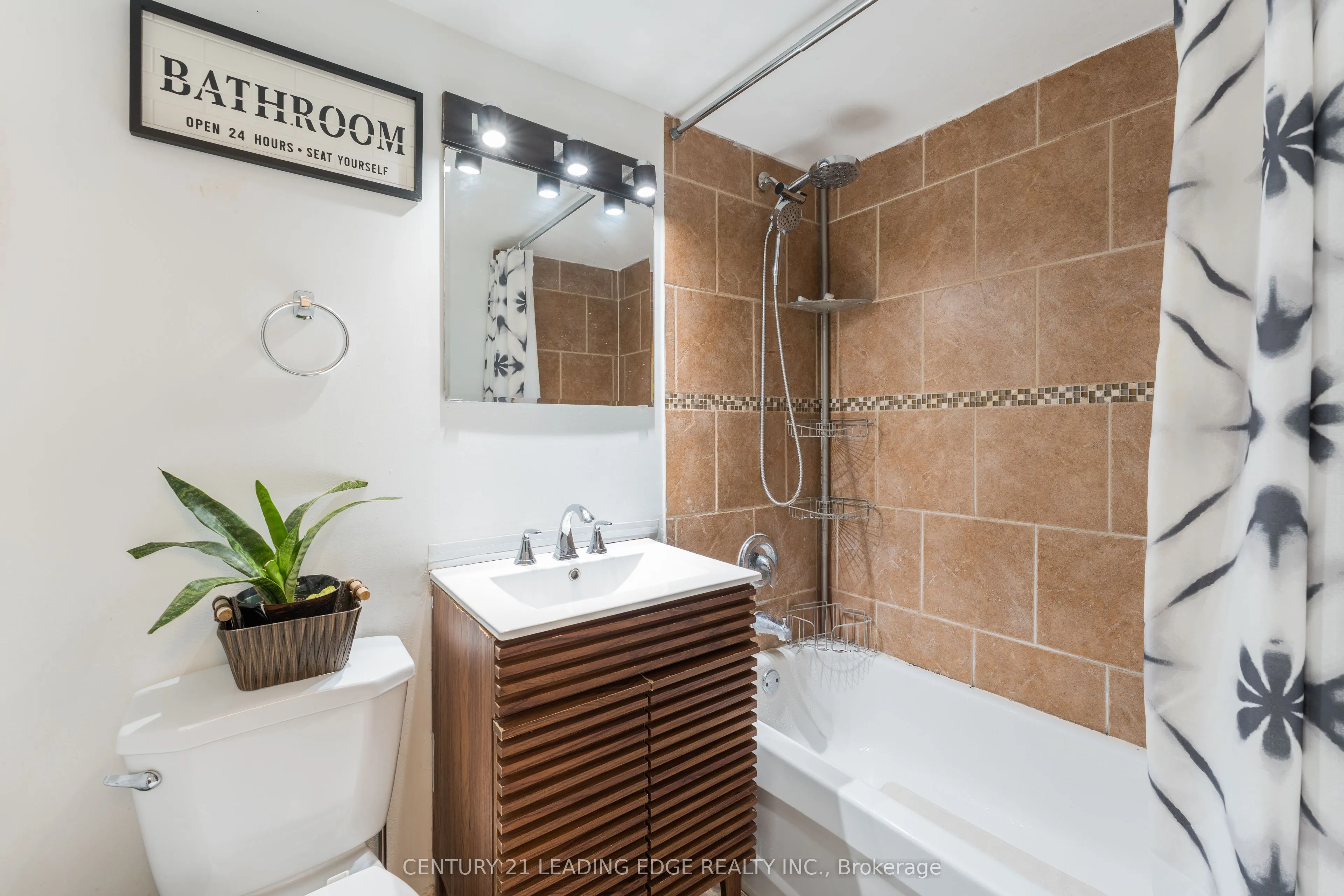 940 Caledonia Road, #611