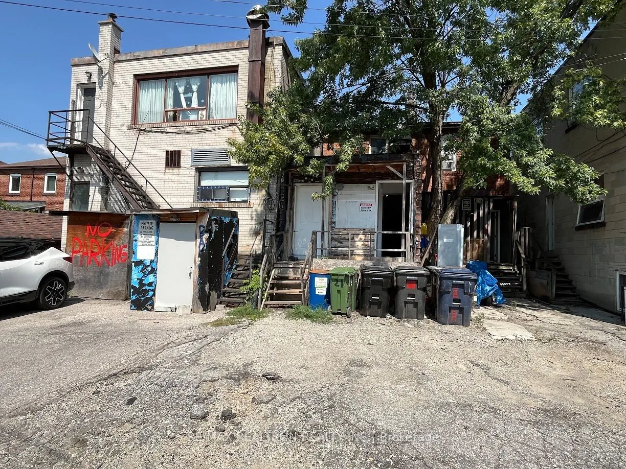 2039 Eglinton Avenue W