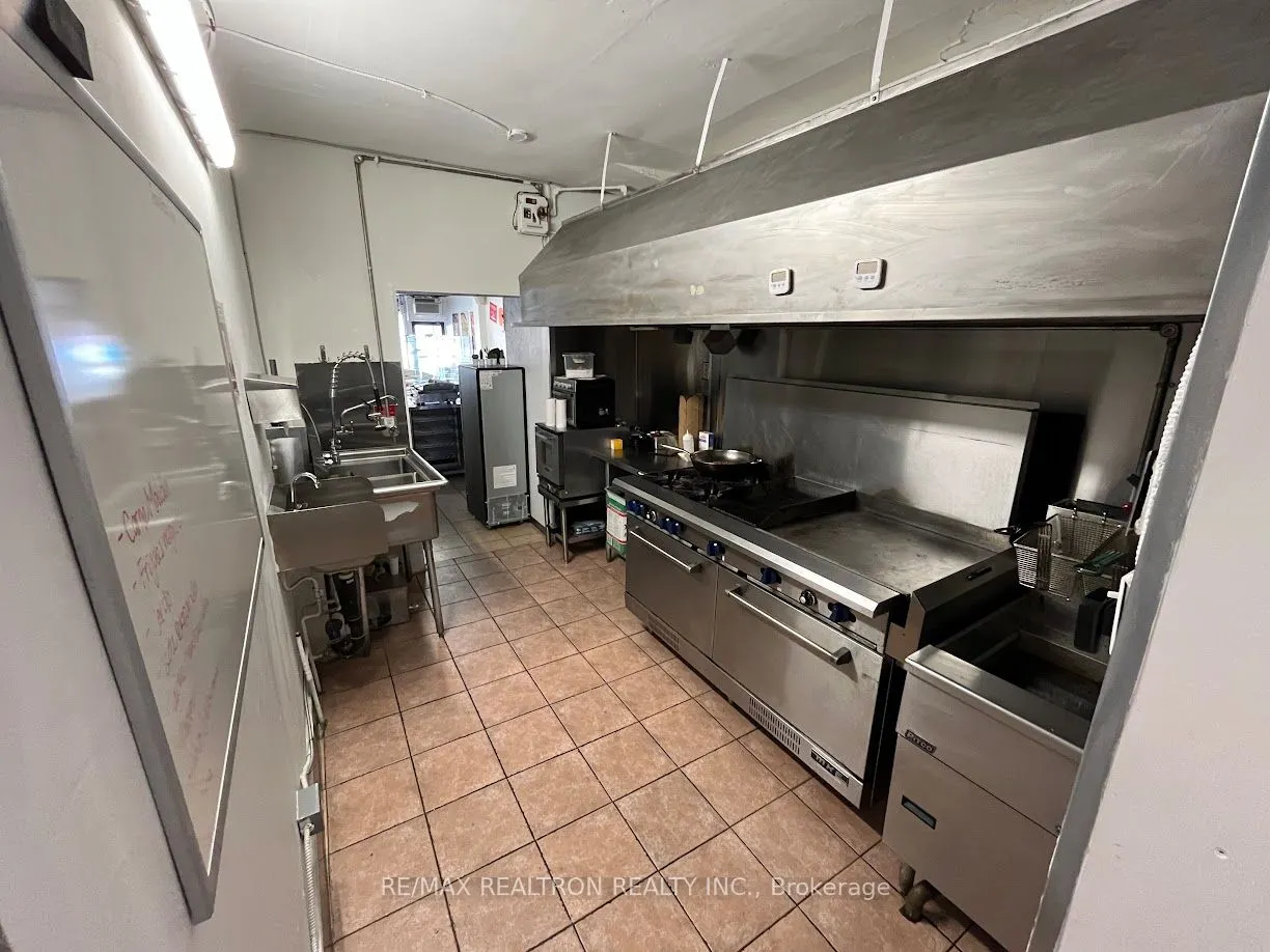 2039 Eglinton Avenue W