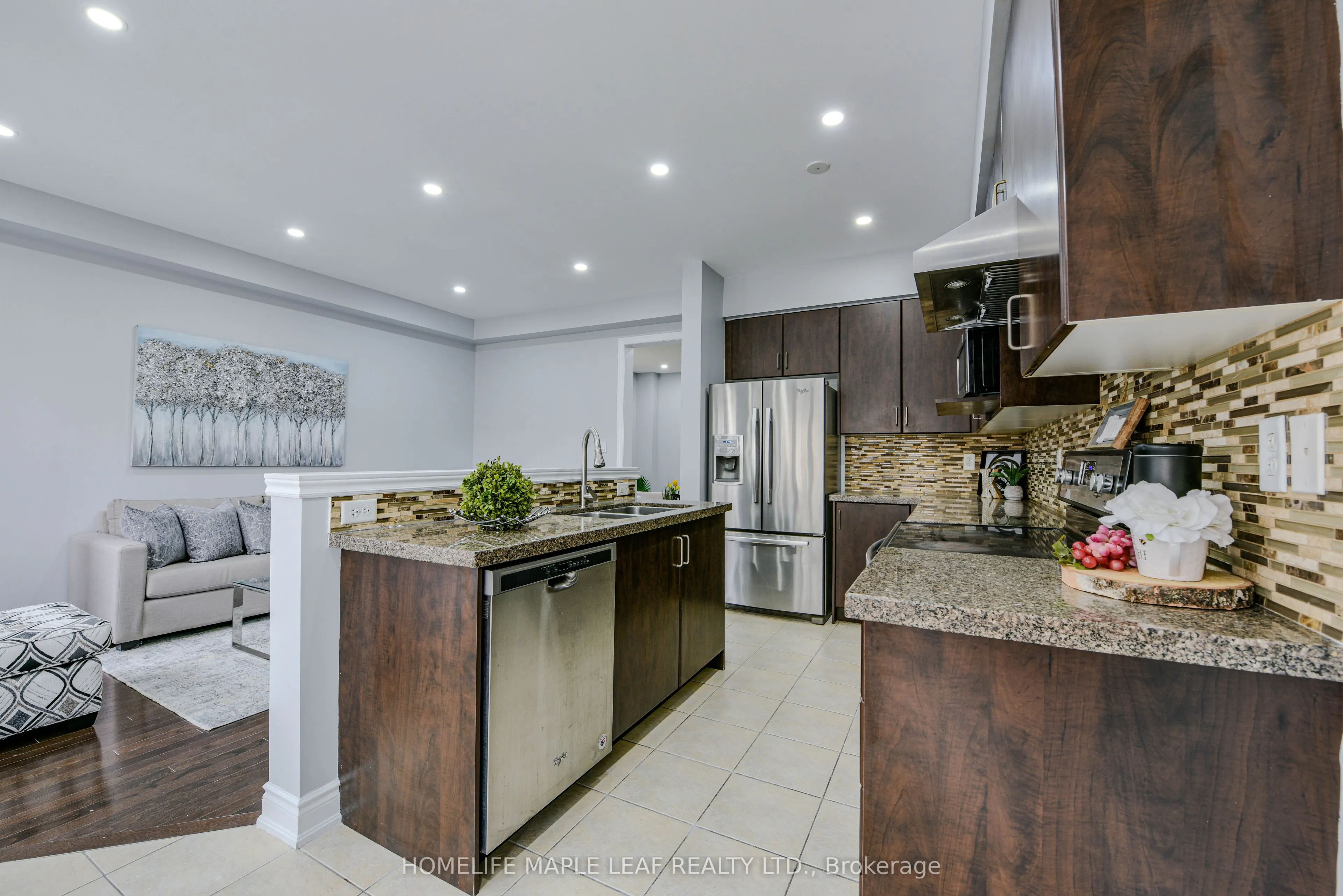 15 Orangeblossom Trail, #Main and Upper Floor