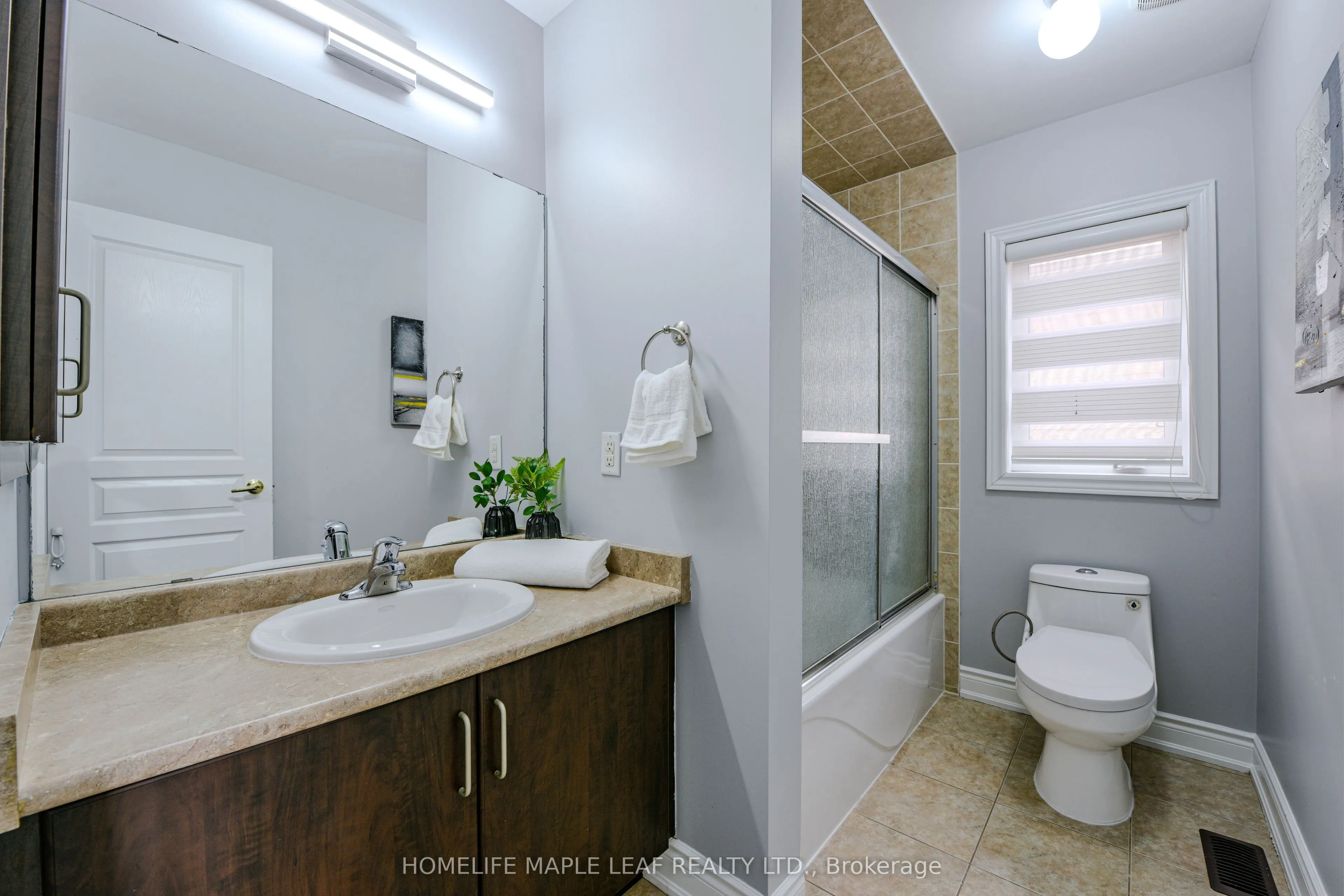15 Orangeblossom Trail, #Main and Upper Floor