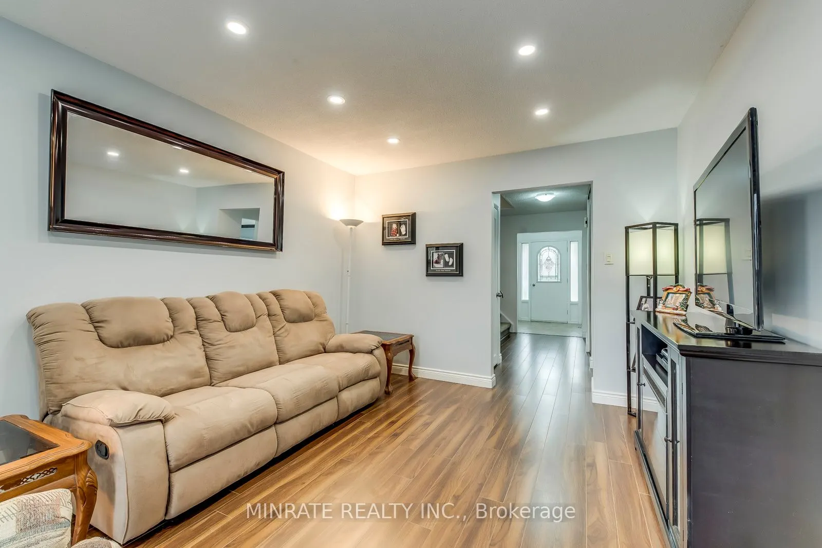 1548 Newlands Crescent, #14