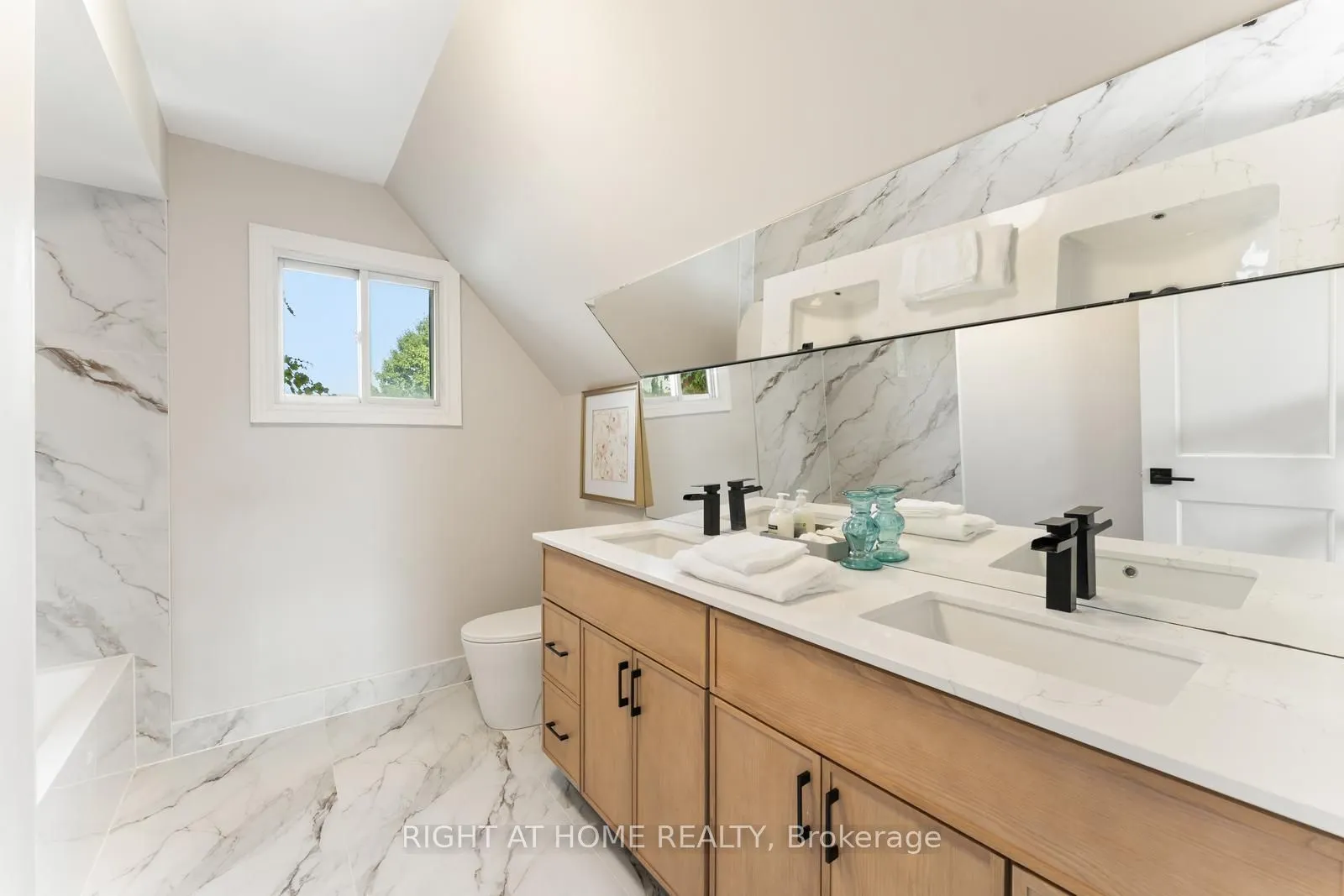 1186 Glenashton Drive, #Room H