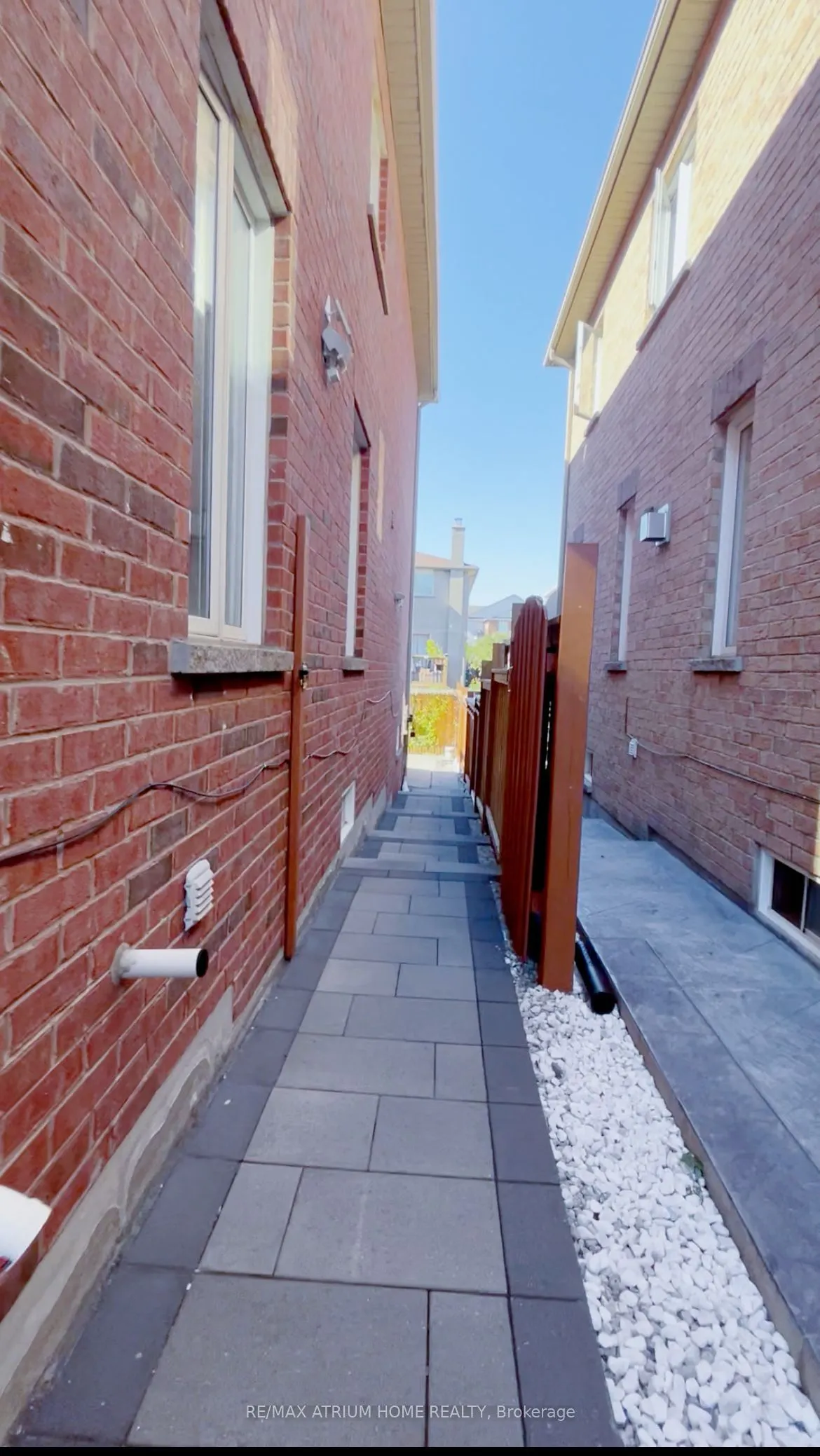 4576 Centretown Way