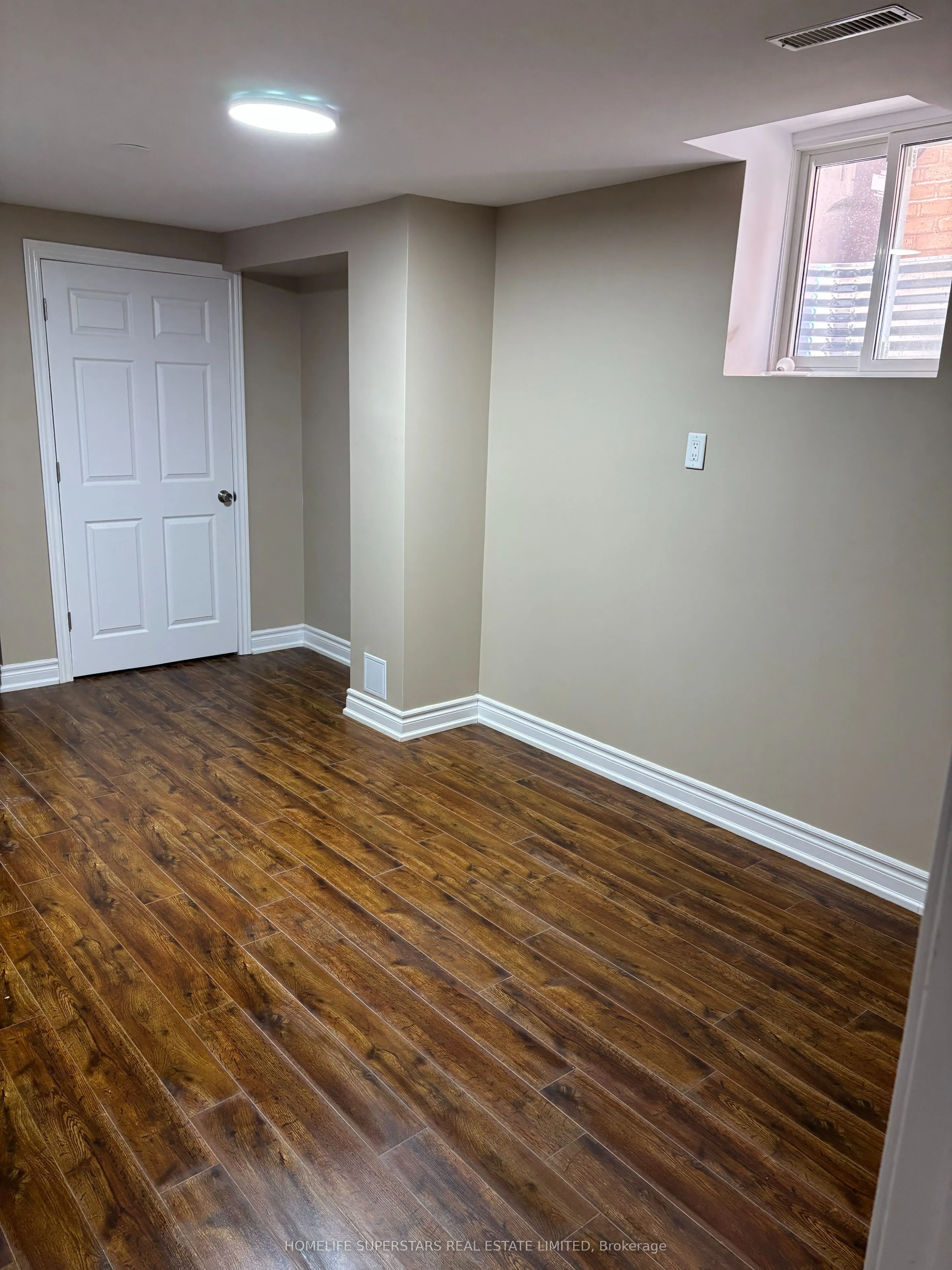 32 Willick Place E