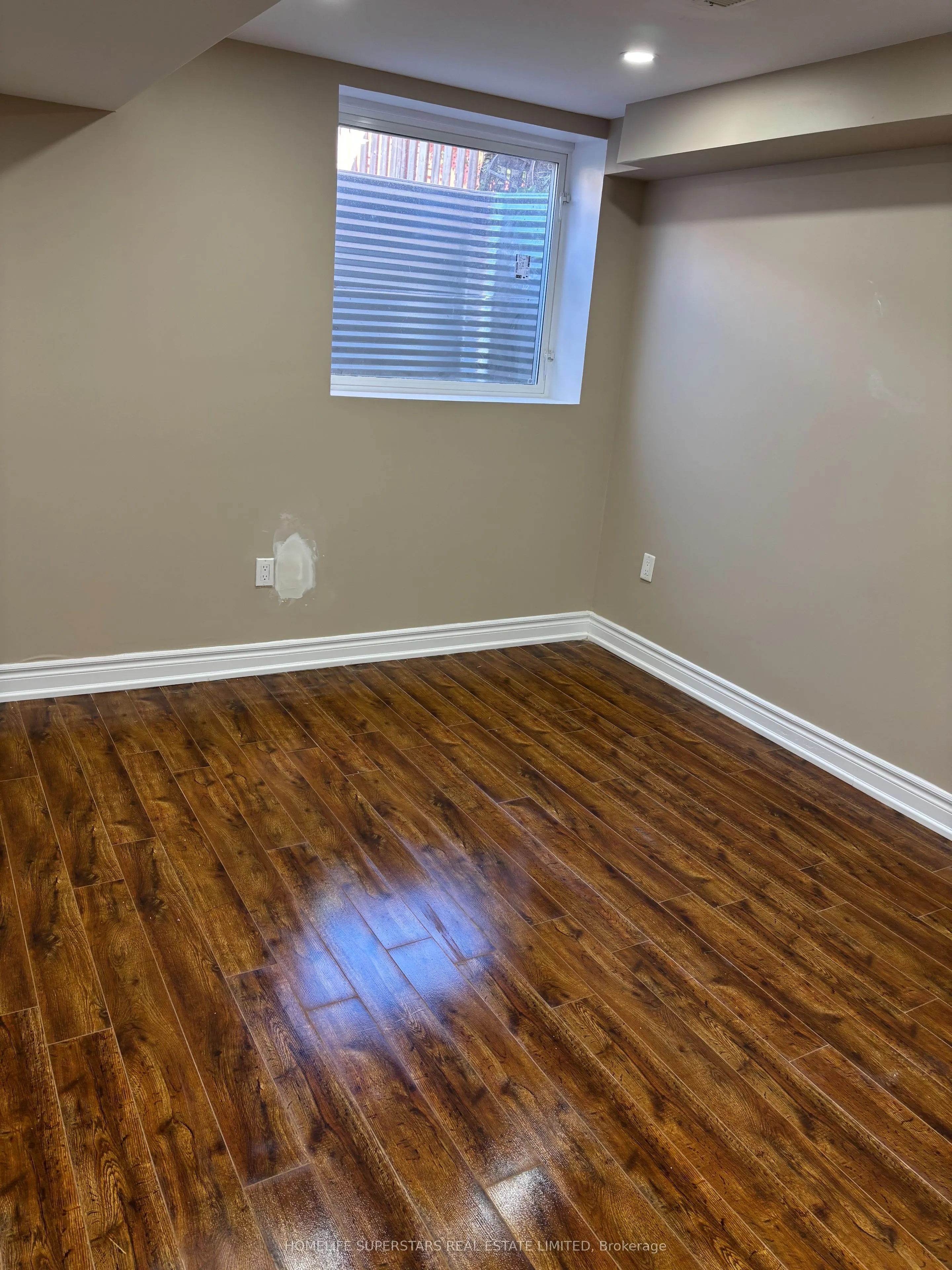 32 Willick Place E