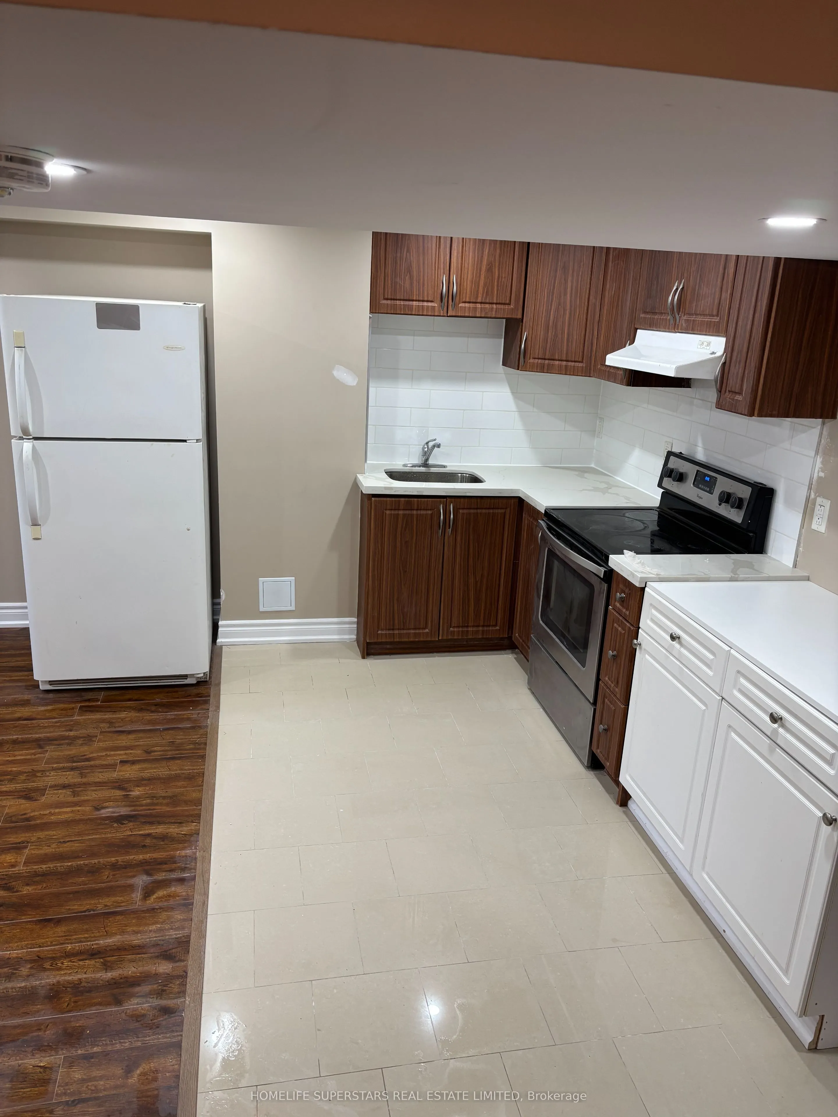 32 Willick Place E
