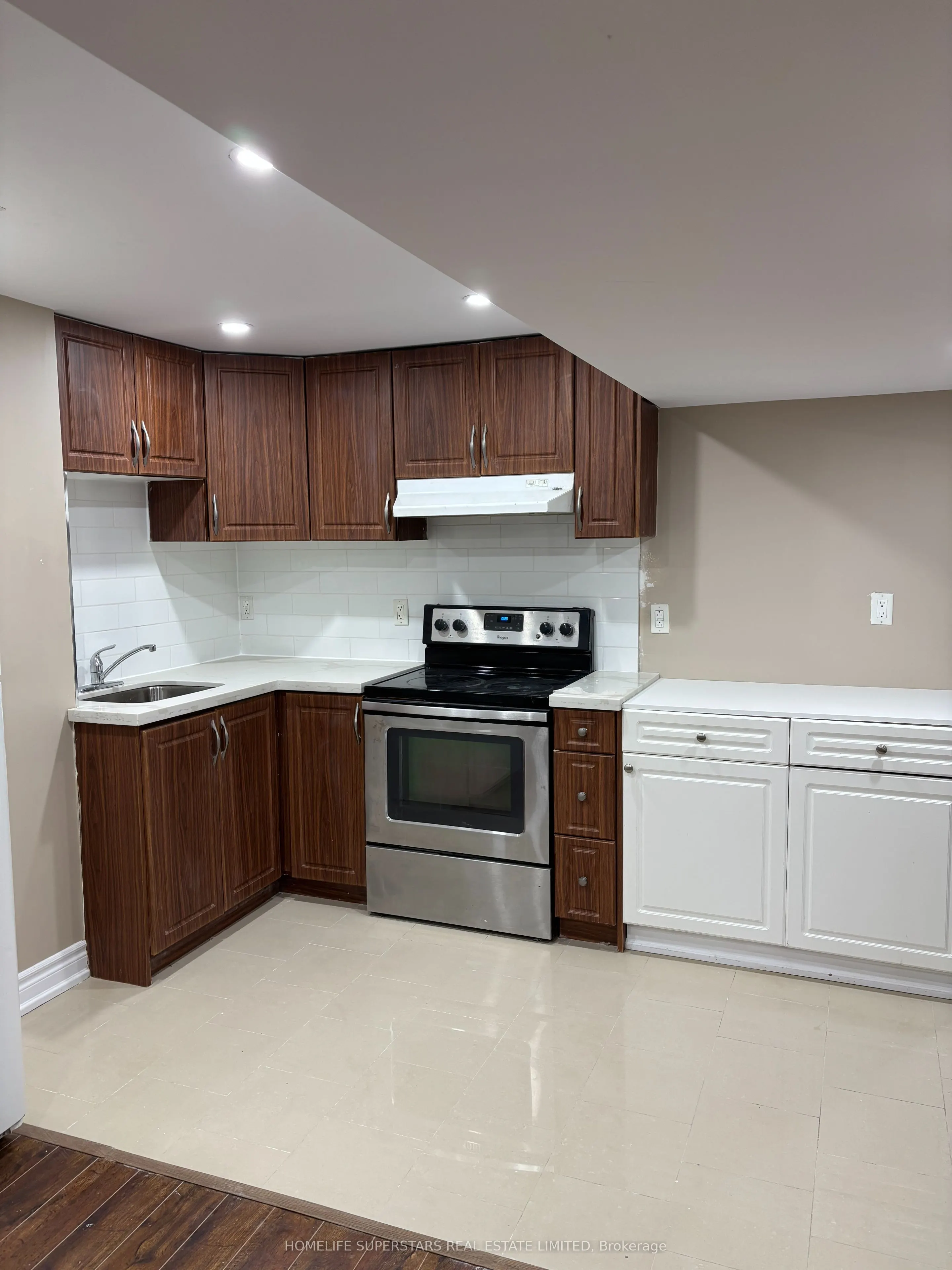 32 Willick Place E
