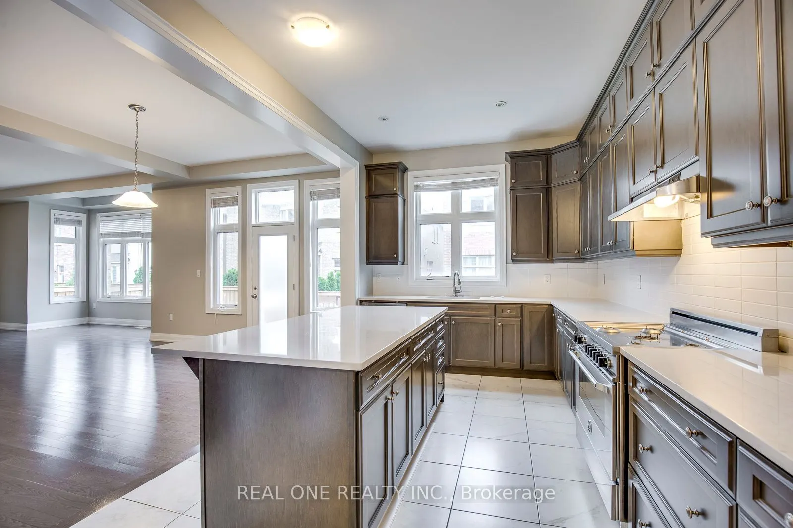 201 Mcwilliams Crescent S