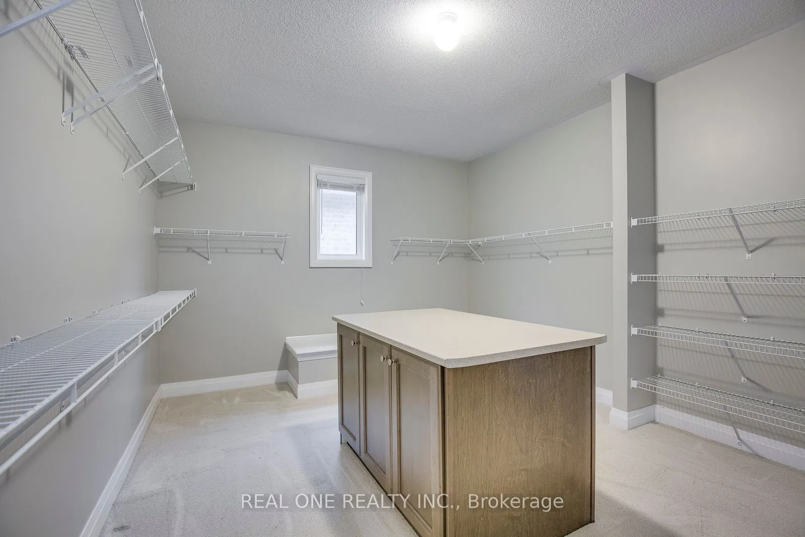201 Mcwilliams Crescent S