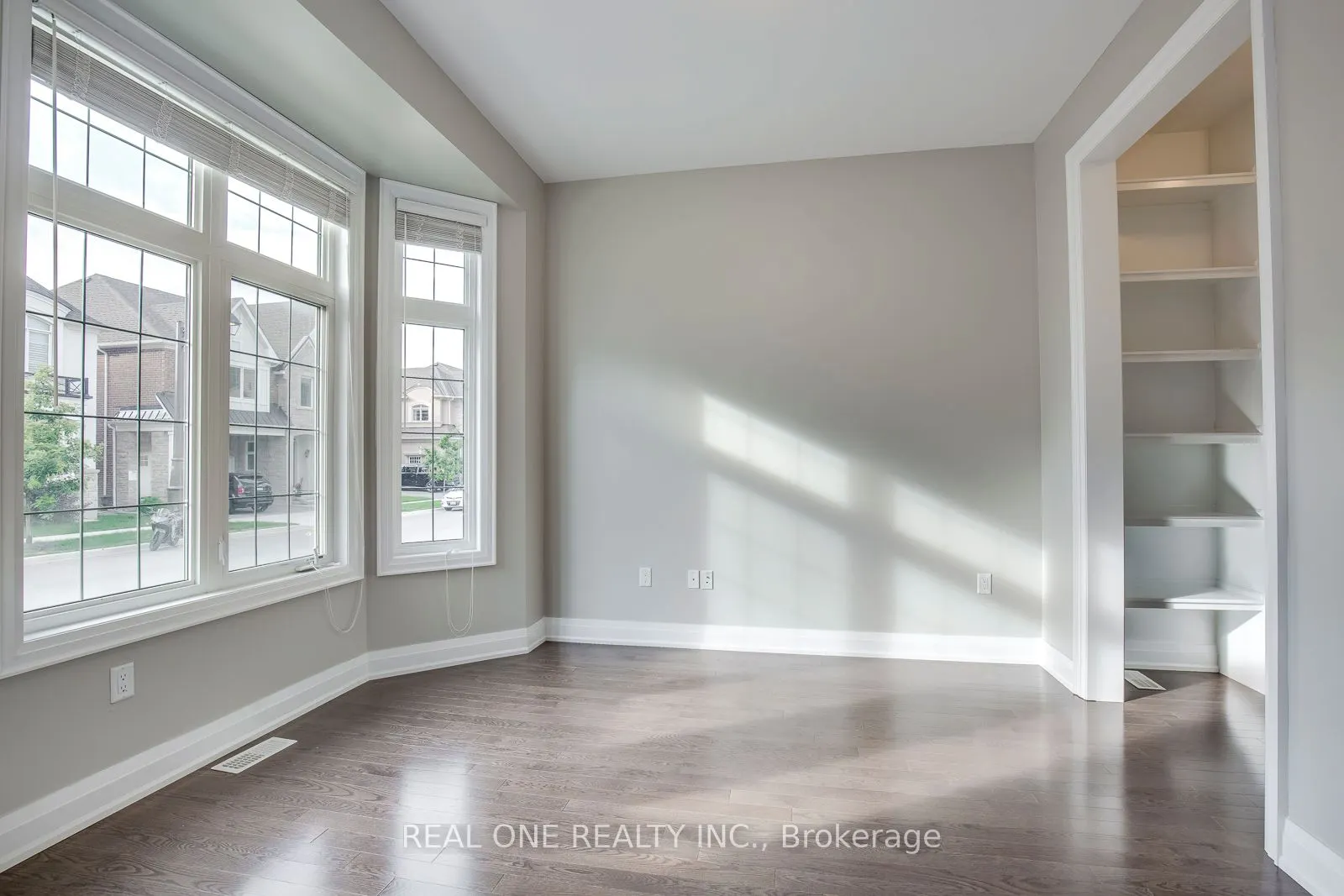 201 Mcwilliams Crescent S