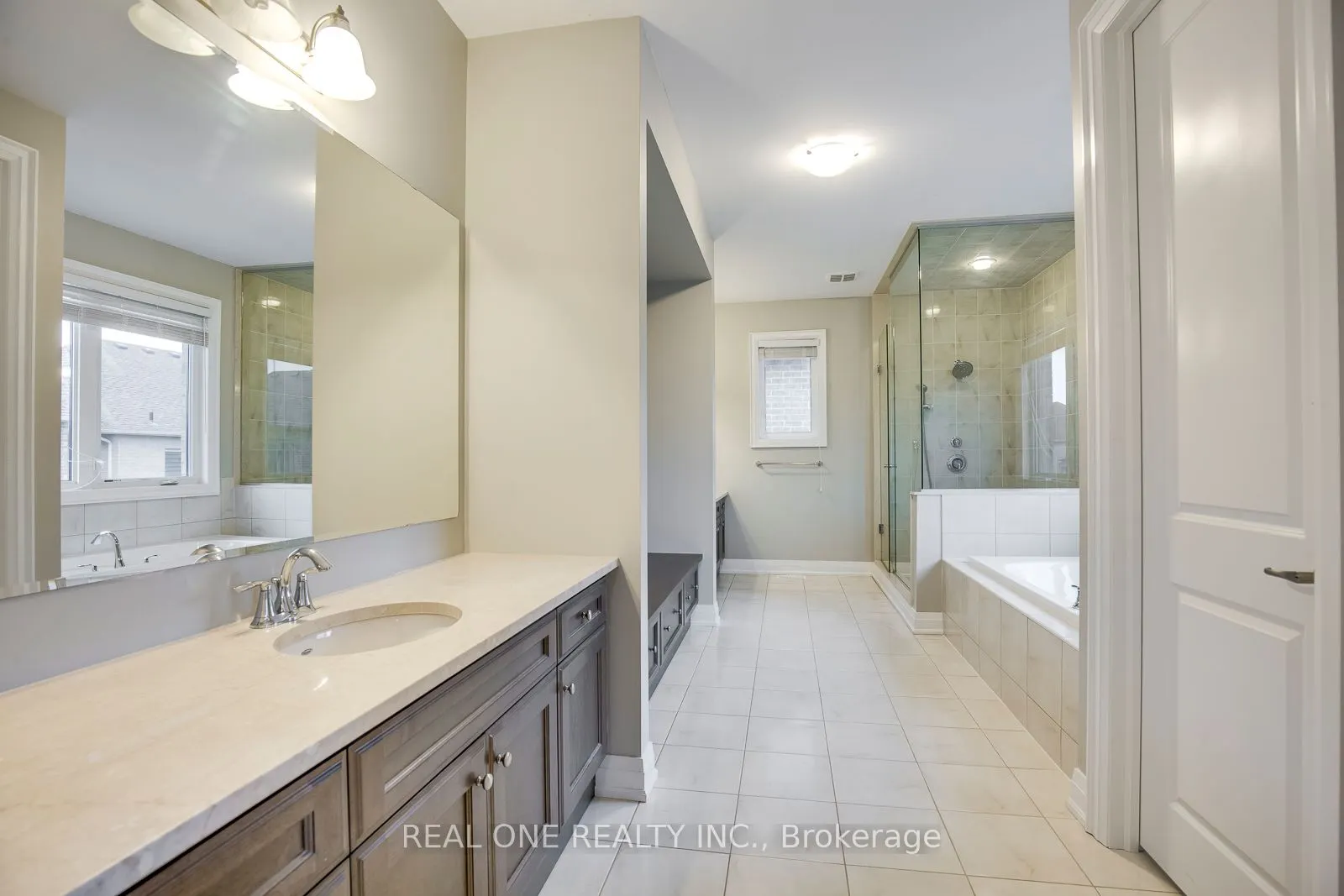201 Mcwilliams Crescent S