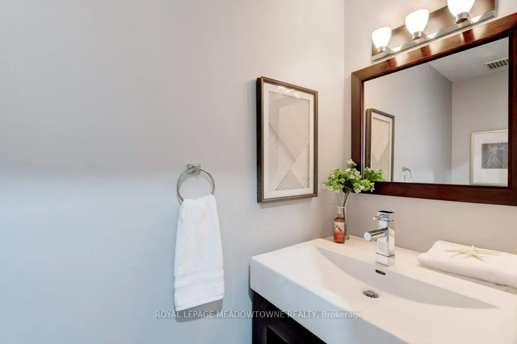 336 Queen Street S, #10