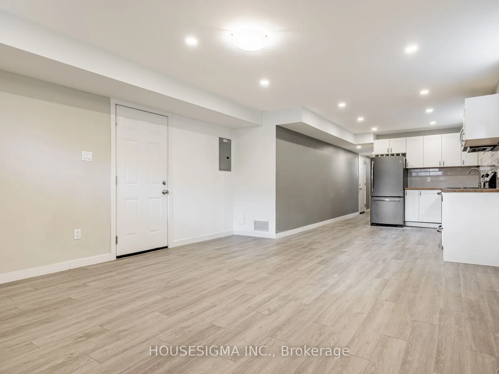 16 Muskoka Avenue, #Lower